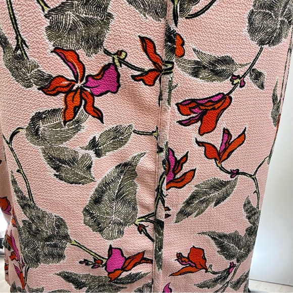 3/$25 C&E Floral Sleeveless Keyhole Blouse – XS - Picture 5 of 9